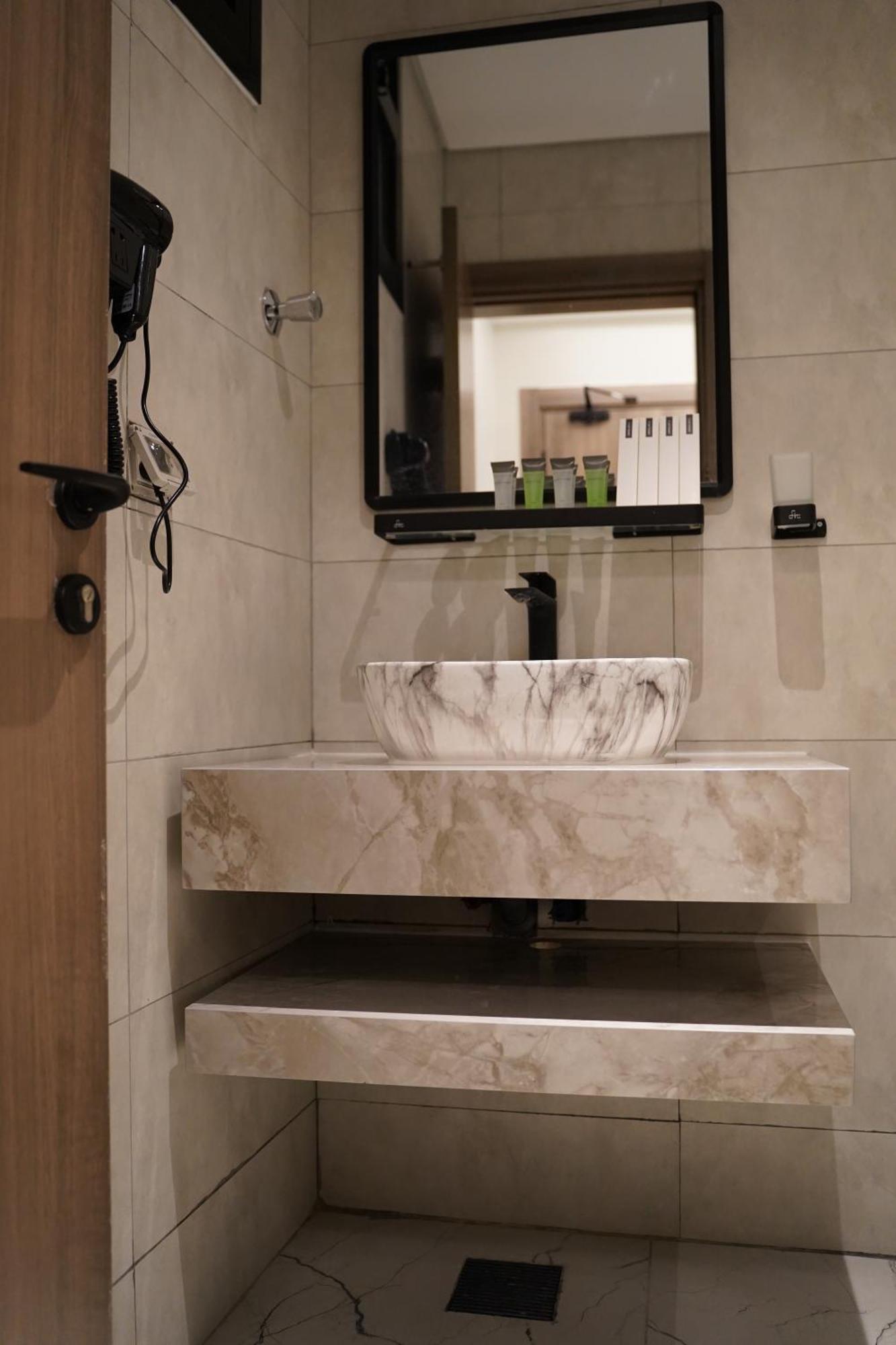 Lavenue Resthouse Apartment Nizwa Bagian luar foto